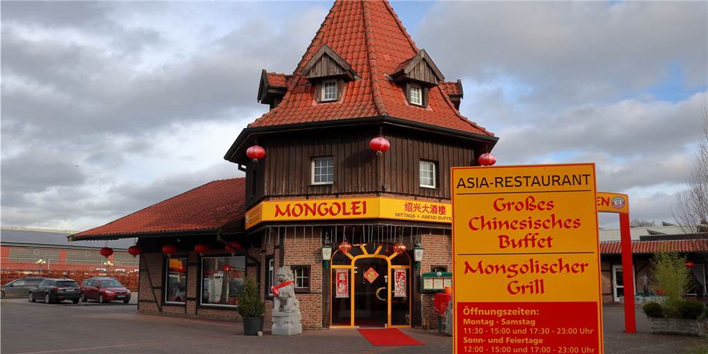 Im Ahauser Asia-Restaurant „Mongolei“ hat der Gast die Qual der Wahl Das Asia-Restaurant Mongolei mit seinem charakteristischen Turmhaus