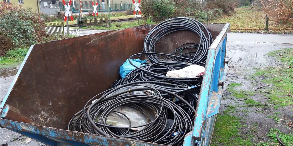 Kabel gekappt: Baufirma legte den Zugverkehr in Dorsten irrtümlich lahm Kabel gekappt: Baufirma legte den Zugverkehr in Dorsten irrtümlich lahm