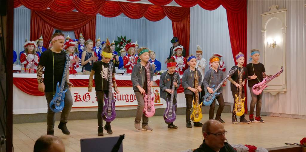 Kinderbüttnachmittag: Burggeister-Nachwuchs rockt den Saal Kinderbüttnachmittag: Burggeister-Nachwuchs rockt den Saal