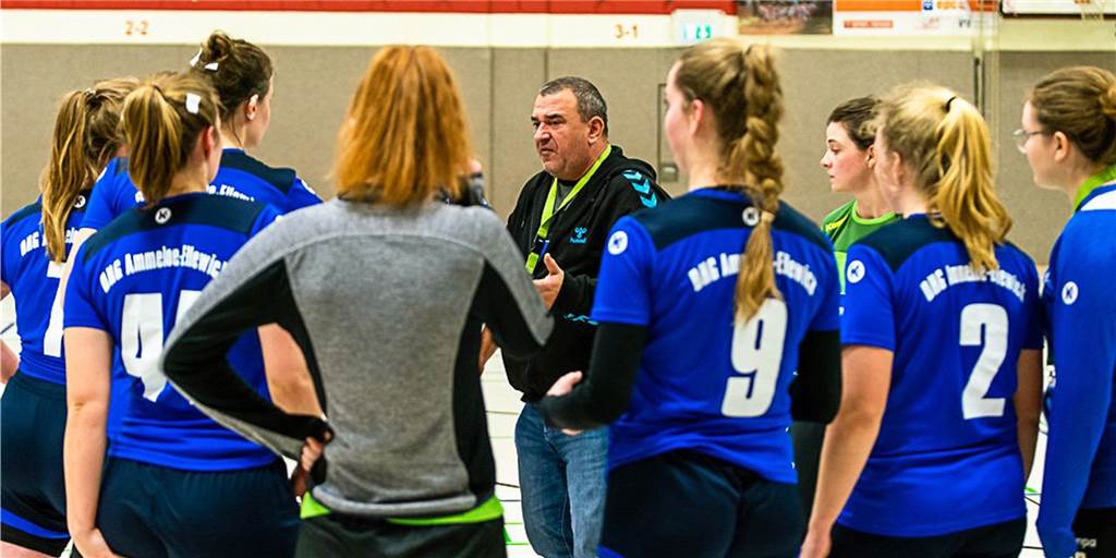 DHG-Trainer Chowanietz kündigt personelle Veränderungen an: „Es muss was geschehen“ DHG-Trainer Chowanietz kündigt personelle Veränderungen an: „Es muss was geschehen“