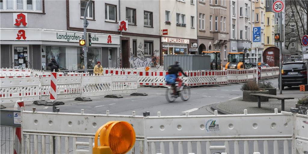 Streit um Saarlandstraße: Dortmunder schmettern Pläne der Stadt ab Seit geraumer Zeit kämpfen sich Anwohner, Rad- und Autofahrer durch ein Dickicht aus Sperrzäunen: Es wird sie noch länger begleiten.