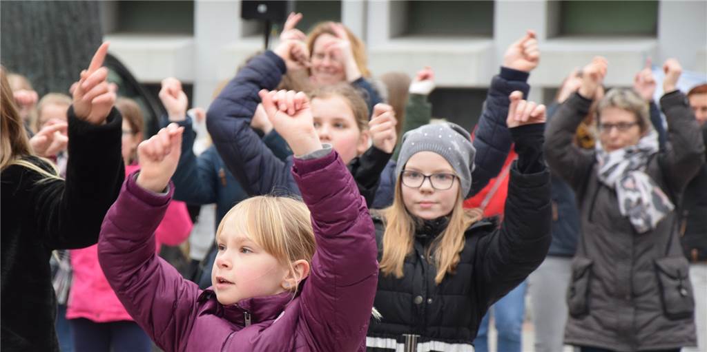 Ahauser wehren sich zum ersten Mal mit Tanz gegen Gewalt an Frauen Ahauser wehren sich zum ersten Mal mit Tanz gegen Gewalt an Frauen