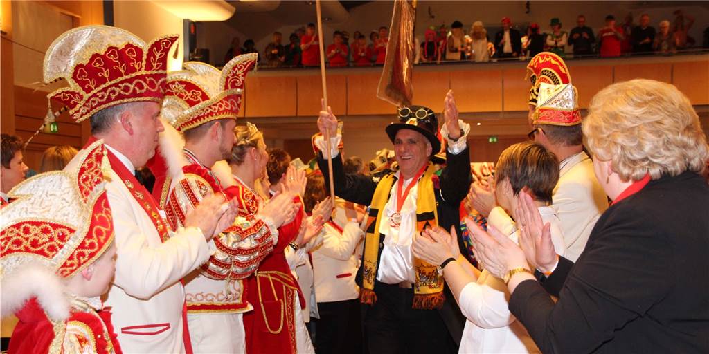Viele Fotos: Karnevalssitzung „Hol di fast“ 2020 lockte viele Narren in den Kolpingsaal Bei der Traditionsveranstaltung „Hol di fast“ der Werner Kolpingsfamilie ging es auch 2020 närrisch und bunt zu.
