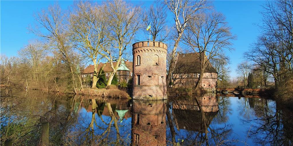 Castrop-Rauxeler Mietmarkt bietet alles vom Schloss Bladenhorst bis zur Sozialwohnung Im Schloss Bladenhorst werden gerade zwei Wohnungen angeboten, eine davon im Torhaus.