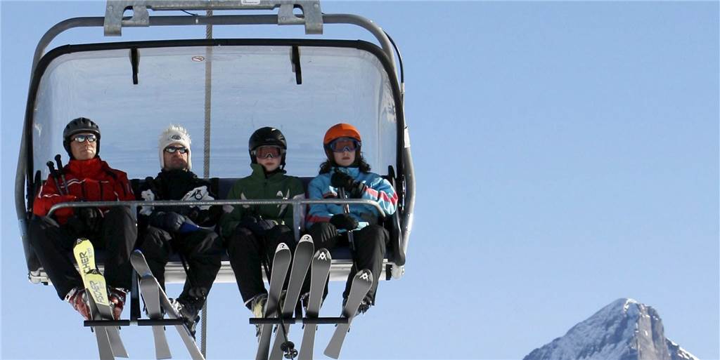 Eine Skifreizeit in den Alpen (Symbolbild) lief für Dortmunder Siebtklässler anders als geplant. 