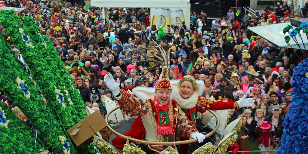 Der Werner Rosenmontagszug ist der Höhepunkt der Karnevalssession.