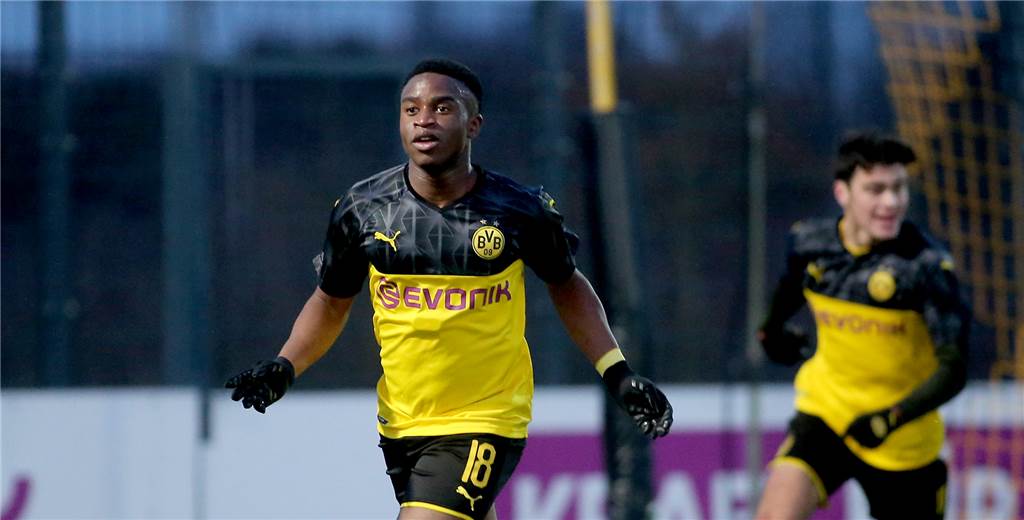 Youssoufa Moukoko traf gegen Viktoria Köln doppelt.