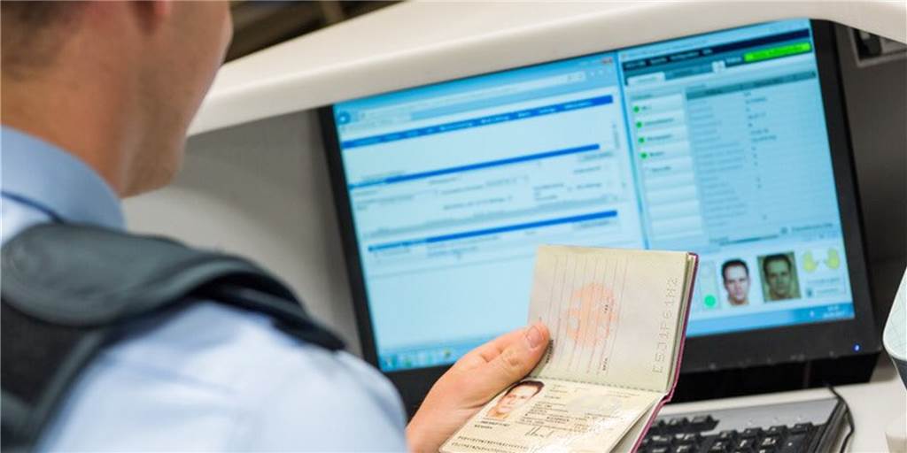 Bundespolizei durfte Ausweise am Flughafen Dortmund nicht einkassieren Zwei der neun Ausweise mussten noch am Freitag zurückgegeben werden.