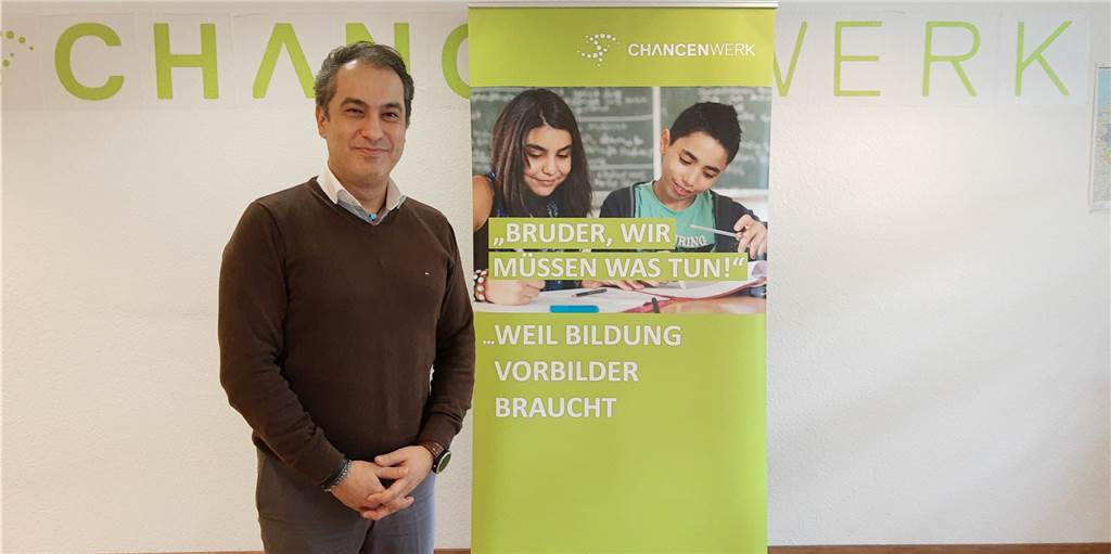 Murat Vural hat es vom Hauptschüler zum Gründer der Chancenschule in Castrop-Rauxel geschafft Murat Vural ist der Gründer des Chancenwerks. Von Castrop-Rauxel aus ist es bundesweit erfolgreich.