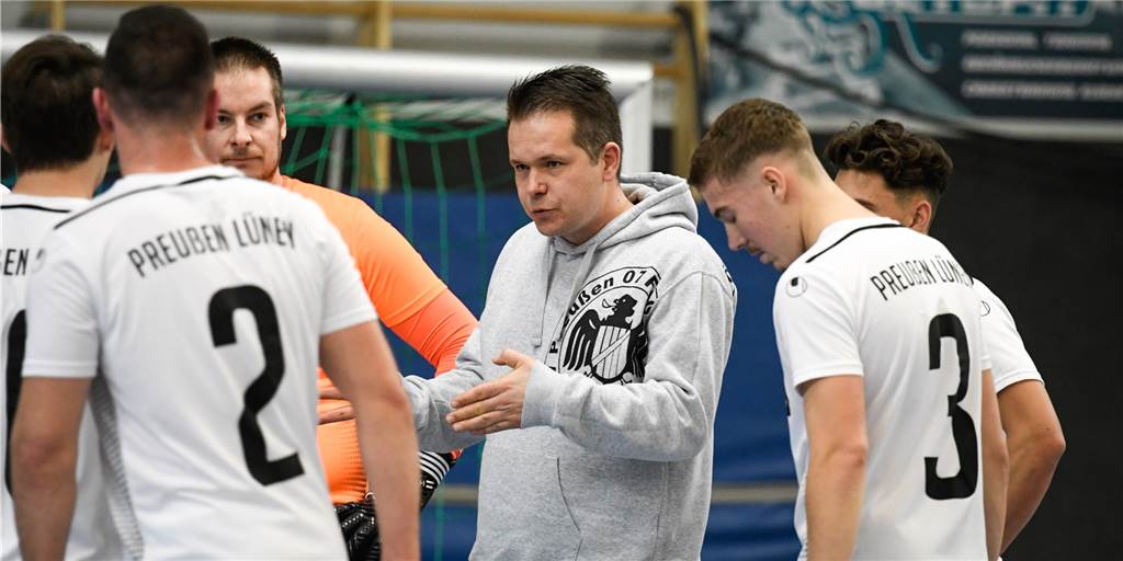 Testspiel zum Vergessen: Stefan Urban ist sauer und Stammspieler verletzt sich von Preußen Lünen Testspiel zum Vergessen: Stefan Urban ist sauer und Stammspieler verletzt sich von Preußen Lünen