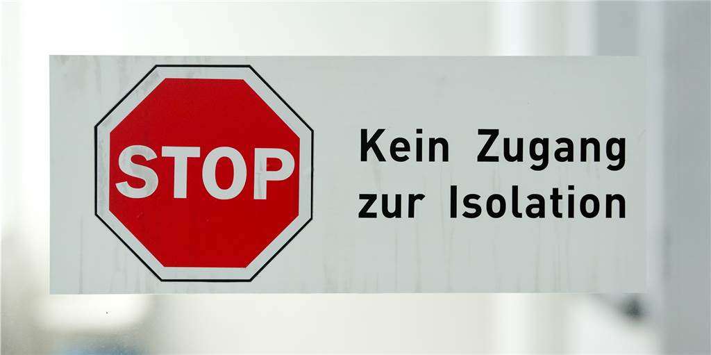 Bei Verdacht auf Coronavirus darf der Staat selbst die Grundrechte einschränken Das Gesundheitsamt kann die Quarantäne anordnen, sofern der Verdacht besteht, dass sich jemand mit dem Cornoavirus infiziert hat.