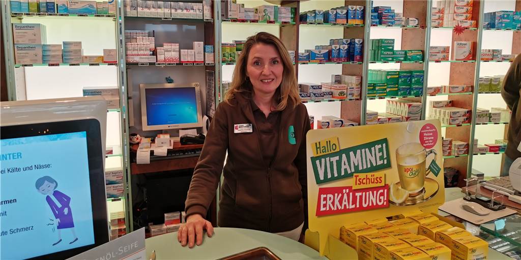Schutz vor Coronavirus: Hunderte Castrop-Rauxeler wollen Mundschutz kaufen Rechnet mit einer Lieferung an Masken in den nächsten Tagen: Angelika O'Donnell von der City-Apotheke.