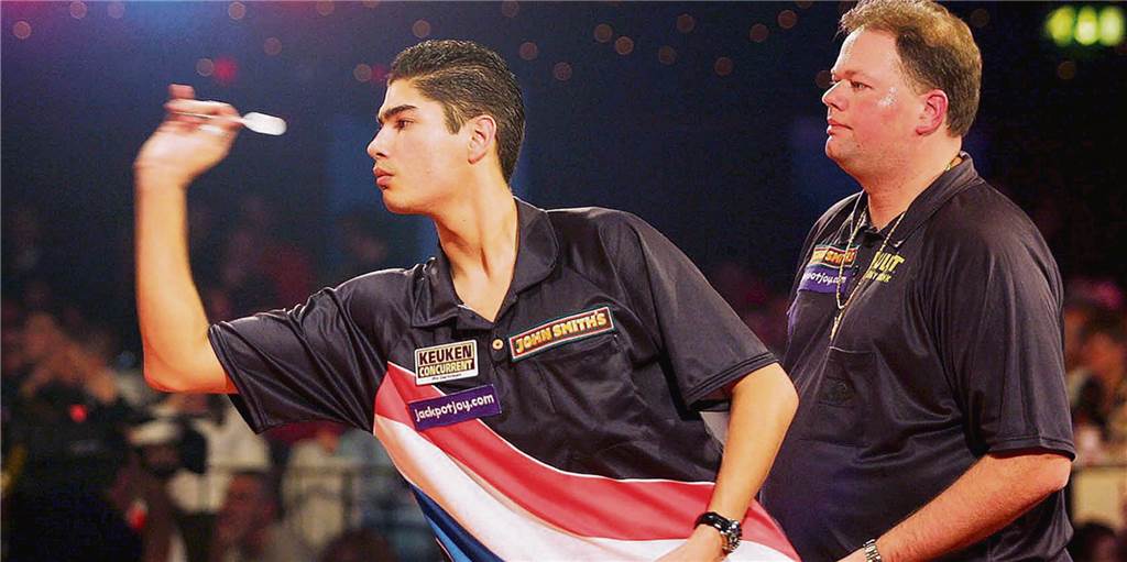 Darts-Party bei Karpaten mit Stars wie Jelle Klaasen, Kevin Münch und Raymond van Barneveld Zwischen Jelle Klaasen (l.) und Raymond van Barneveld wird es bei Karpaten die Neuauflage des WM-Finals von 2006 gebe