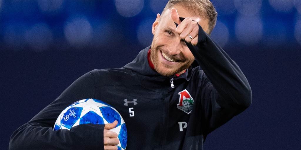 Weltmeister Benedikt Höwedes muss an seinem Geburtstag auf dem Fußballplatz ran