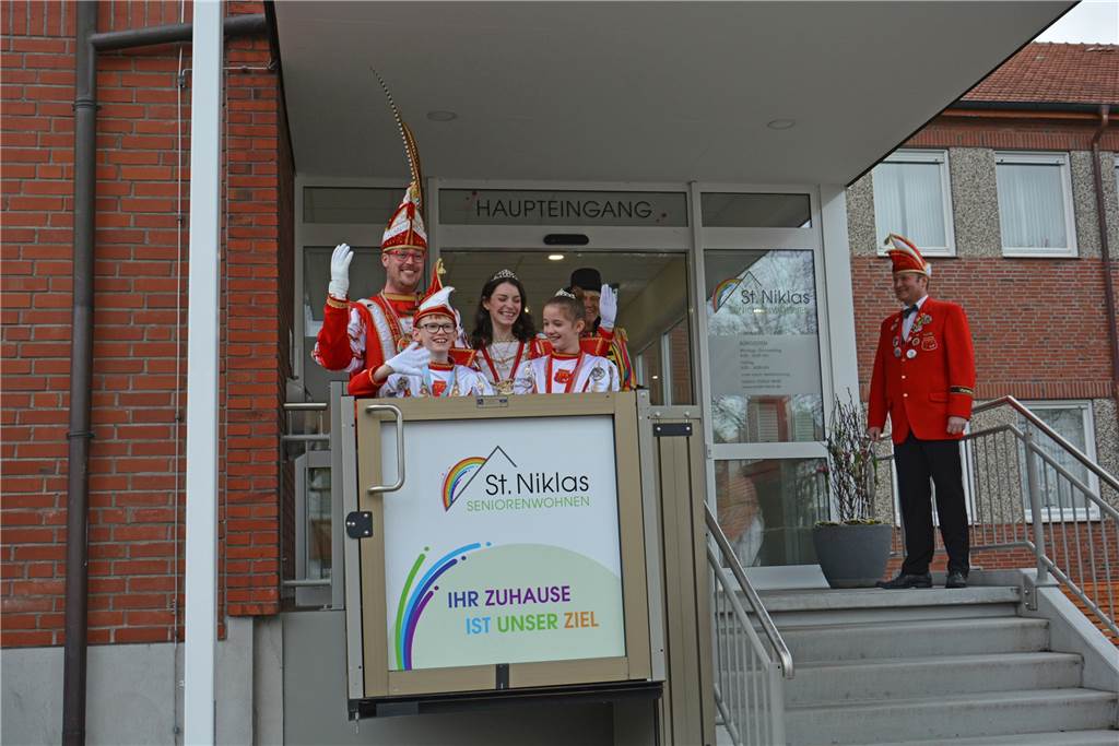 Wir sind Südlohn: KFD spendet, Senioren feiern Karneval und Schalke-Fans wandern Wir sind Südlohn: KFD spendet, Senioren feiern Karneval und Schalke-Fans wandern