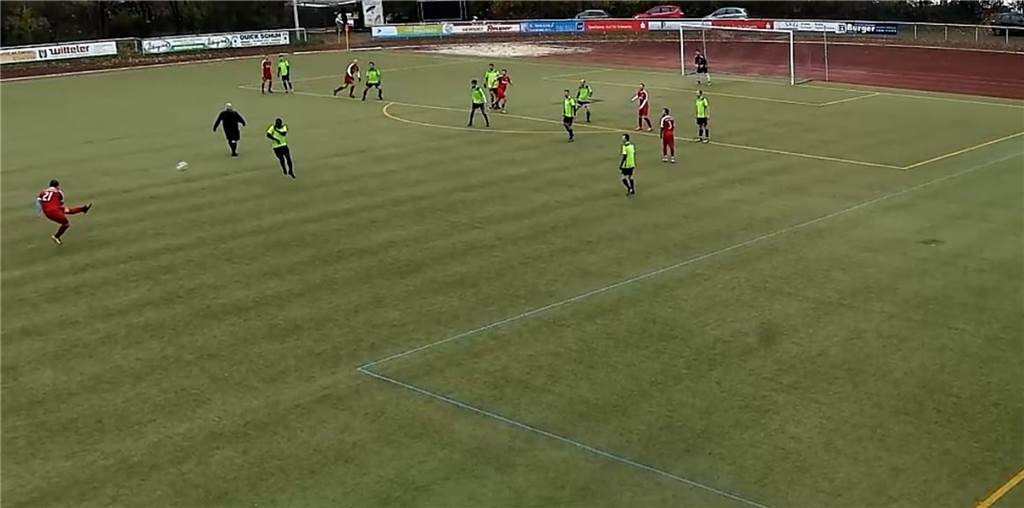 Das Tor seiner Karriere: FC Wellinghofen II-Kicker gelingt ein Schuss wie ein Kunstwerk Aus extremer Entfernung flog der Schuss ins Tor.