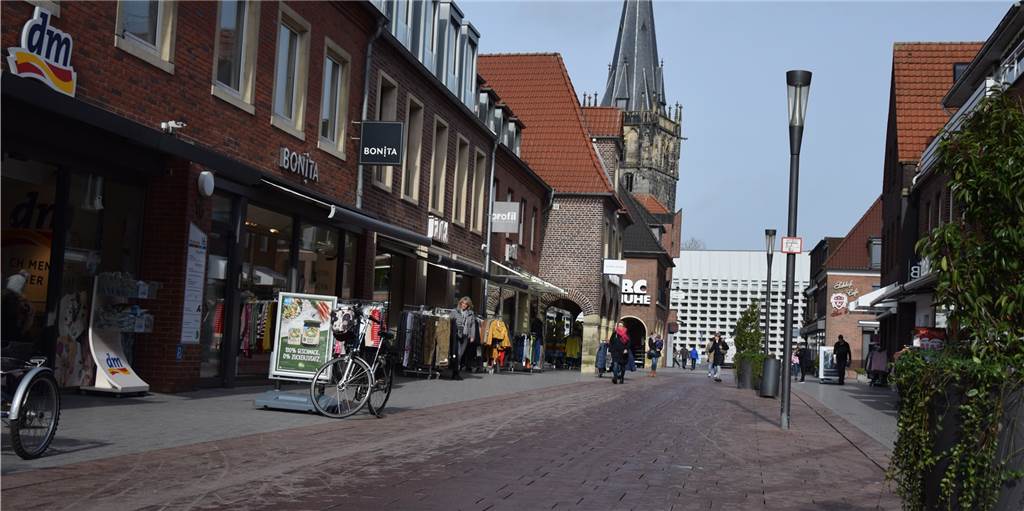 Einkaufen in Ahaus: Einheitliche Öffnungszeiten bleiben ein unerfüllter Wunsch In der Ahauser Innenstadt gibt es noch immer keine einheitlichen Öffnungszeiten.