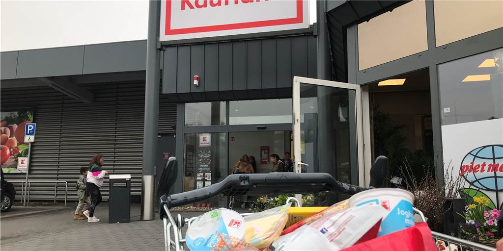 Schwerter decken sich ein: Welche Lebensmittel am Samstag in den Geschäften knapp sind Schwerter decken sich ein: Welche Lebensmittel am Samstag in den Geschäften knapp sind
