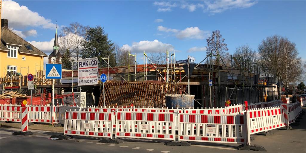 Neuer Blickfang in Husen: Sparkassen-Neubau schreitet voran An der Ecke Husener Straße / Ecke Kühlkamp entsteht derzeit ein Neubau für die Sparkassen-Filiale und die Awo-Begegnungsstätte