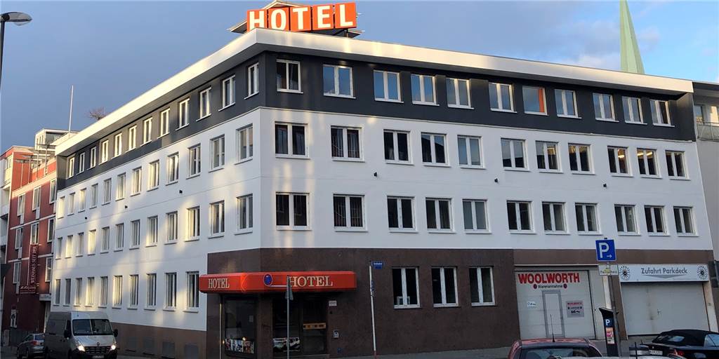 Hotel-Baustelle direkt an der Thier-Galerie: Bauaufsicht hat die Arbeiten gestoppt Das ehemalige City-Hotel in der Dortmunder Innenstadt. Die Stadt Dortmund hat hier einen Baustopp verfügt.