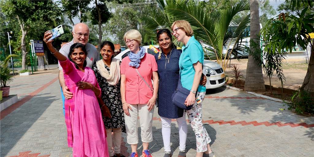 Indien-Reise mit Pfarrer Rajakumar: Von emotionalen Momenten und getrockneten Kuhfladen Indien-Reise mit Pfarrer Rajakumar: Von emotionalen Momenten und getrockneten Kuhfladen