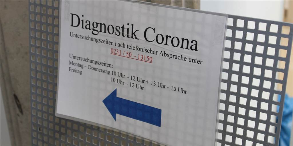 Personal in Schutzanzügen als Empfang: So läuft der Test auf das Coronavirus in Dortmund ab Diagnostik-Stelle im Gesundheitsamt Dortmund.
