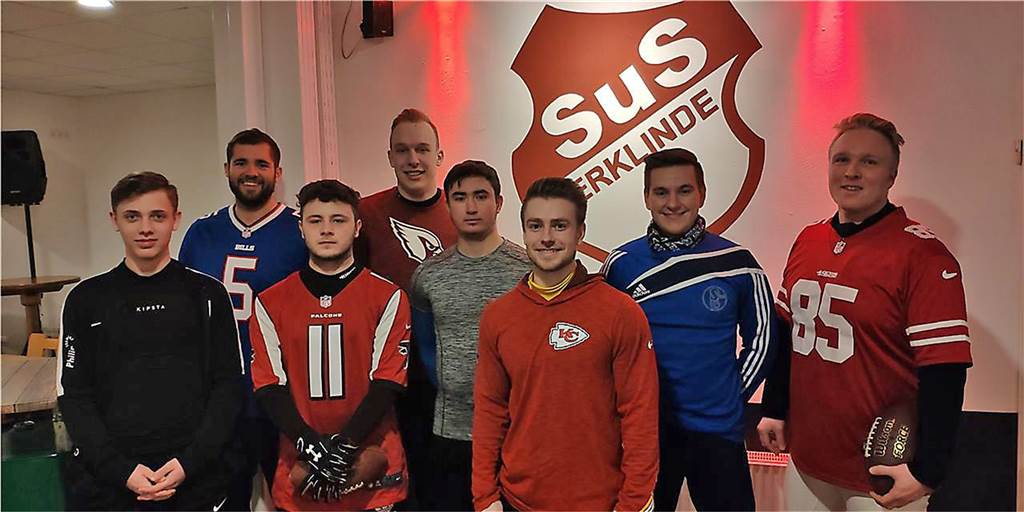 Die „Castrop Raptors“ sind das erste Flagfootball-Team in Castrop-Rauxel Die Jungs um Jonas Ehm und Frederic Stodt sind Castrop-Rauxels erste offizielle Flagfootballmannschaft und schließen sich dem SuS Merklinde an.