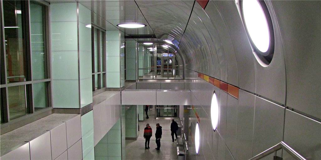 Neuer Gleis-Zugang im Hauptbahnhof eröffnet – Amtsleiterin blieb bei Probefahrt im Aufzug stecken Hell, modern und großzügig sieht der neue Zugangsbereich zu den Gleisen aus.