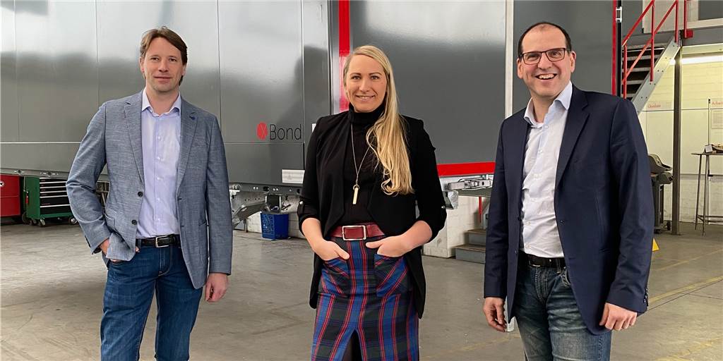 Aus Räckers wird XBond: Vom Technologiepartner zum Hersteller Die Unternehmensspitze von XBond: Claus Räckers, Eva Räckers und Dr. Adrian Istrate (v.l.).