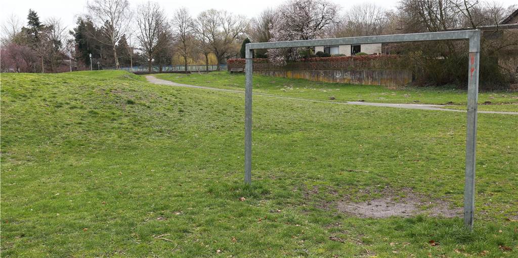 Schulcampus: Umsetzung rückt näher, doch die Politiker sind sich immer noch nicht einig Auf dem ehemaligen Abenteuer-Spielplatz soll eine Sporthalle gebaut werden.