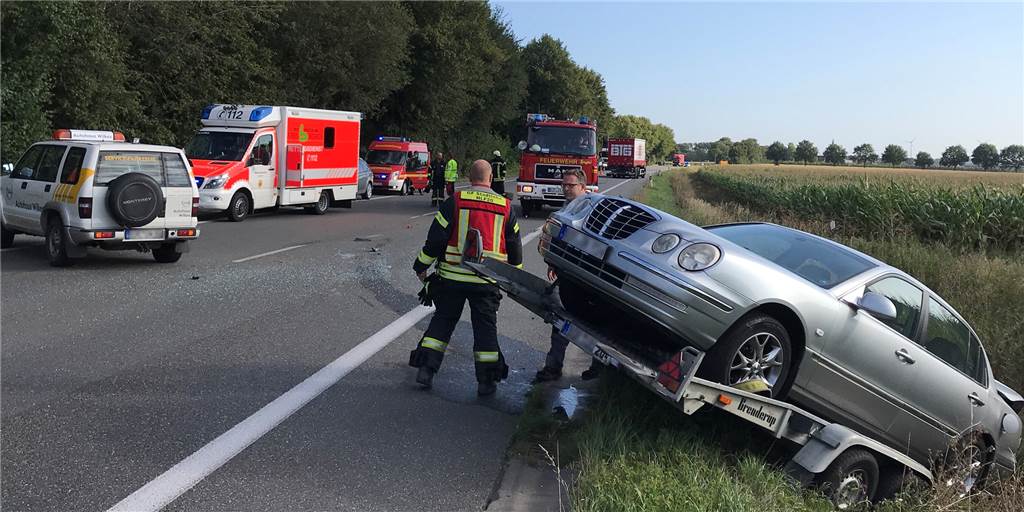 Mehr Unfälle in Stadtlohn, doch die Statistik offenbart auch gute Nachrichten Im August sind auf der L572 ein Auto mit Anhänger und ein Lkw zusammengestoßen.