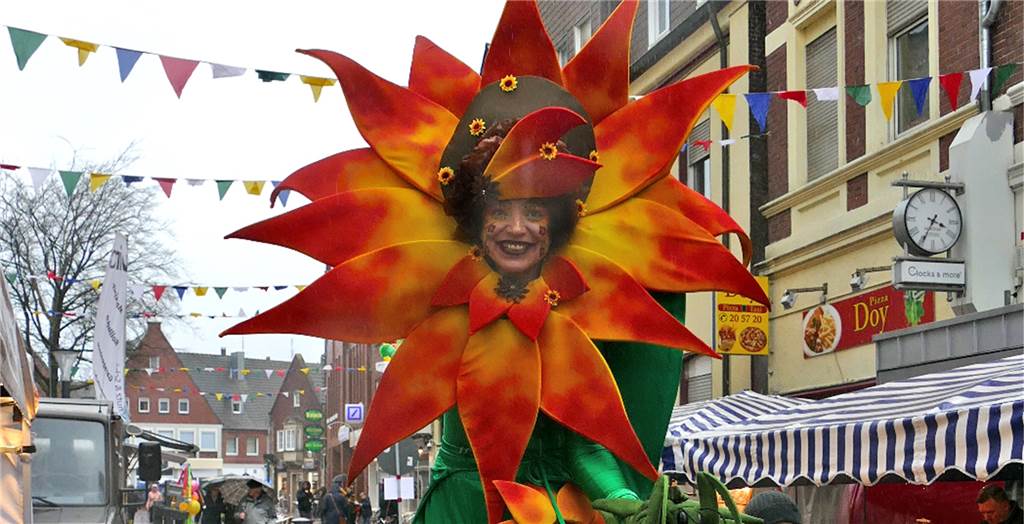 Verkaufsoffener Sonntag: Stadtlohn blüht auch im Regen Blumenfrau Estefania