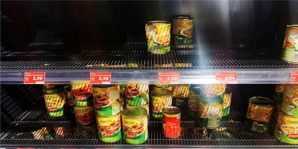 Hamsterkäufe: Erste Dortmunder Läden rationieren Produkte Dortmunder Geschäfte versuchen teilweise durch Verkaufsobergrenzen leere Regale wie in diesem Berliner Markt zu verhindern.