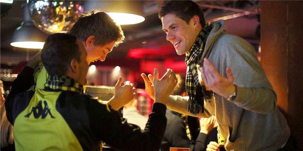 Geister-Derby als „Katastrophe“ für Kneipen - Arzt spricht Warnung aus BVB-Fans dürfen am Samstag nicht ins Stadion. Stattdessen werden viele das Derby in Kneipen verfolgen.