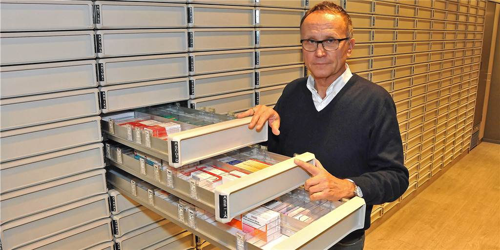 Apotheker aus Castrop-Rauxel fürchtet italienische Verhältnisse in Sachen Coronavirus Winfried Radinger sagt, er stehe zurzeit unter einem starken Druck. "Wir müssen alles tun, dass alle Menschen, die im medizinischen Bereich arbeiten, geschützt sind und gesund bleiben", sagt der Apotheker.