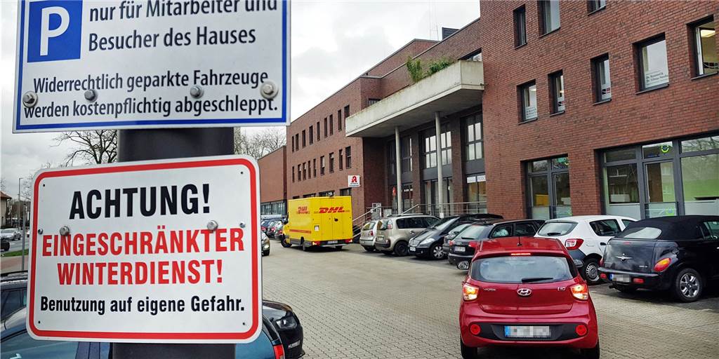 Wegen angeblicher Messerattacke auf Sohn wird 49-Jähriger zum Unfall-Flüchter Auf diesem Parkplatz des Alten Kreishauses in Ahaus ereignete sich am 12. September 2019 die kurios begründete Unfallflucht.