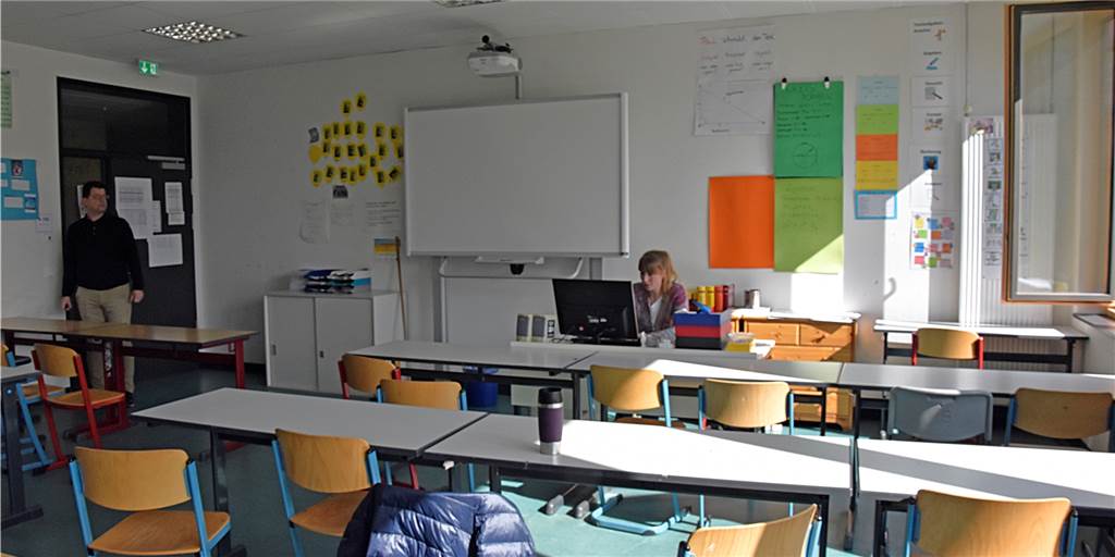 Marga-Spiegel-Schule: Während Lehrer Pläne schmieden, bleiben Schüler daheim Der erste Tag der Schulschließung an der Marga-Spiegel-Schule. Die Lehrer sind noch vor Ort - die Schüler bleiben daheim. In Notfällen können die Kinder weiterhin in der Schule betreut werden.