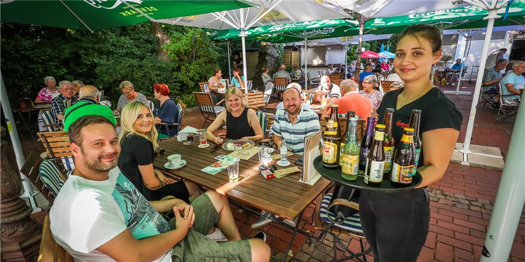 Dortmunds vielfältigster Biergarten schließt – Gastronom verschenkt Essen und Fassbier Im vergangenen Sommer war die Welt im Restaurant „Hopfen und Salz“ samt Biergarten noch in Ordnung. Nun muss Wirt Antonio Link sein Lokal wegen der Corona-Krise schließen.