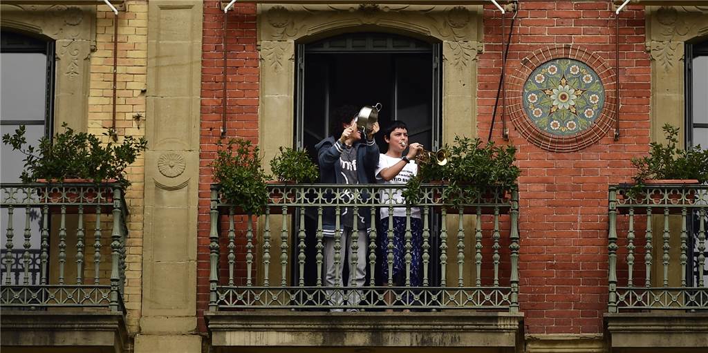 Musik gegen Corona-Frust: Balkone und Fenster in ganz Dortmund sollen Konzert-Bühnen werden Musik gegen Corona-Frust: Balkone und Fenster in ganz Dortmund sollen Konzert-Bühnen werden