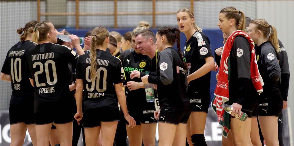 BVB-Handballerinnen aufgebracht über Liga-Abbruch: „Das kann einfach nicht sein“ War die harte Arbeit umsonst? Die BVB-Handballerinnen von Trainer André Fuhr standen mit nur zwei Minuspunkten an der Spitze der Bundesliga als die Saison abgebrochen wurde.