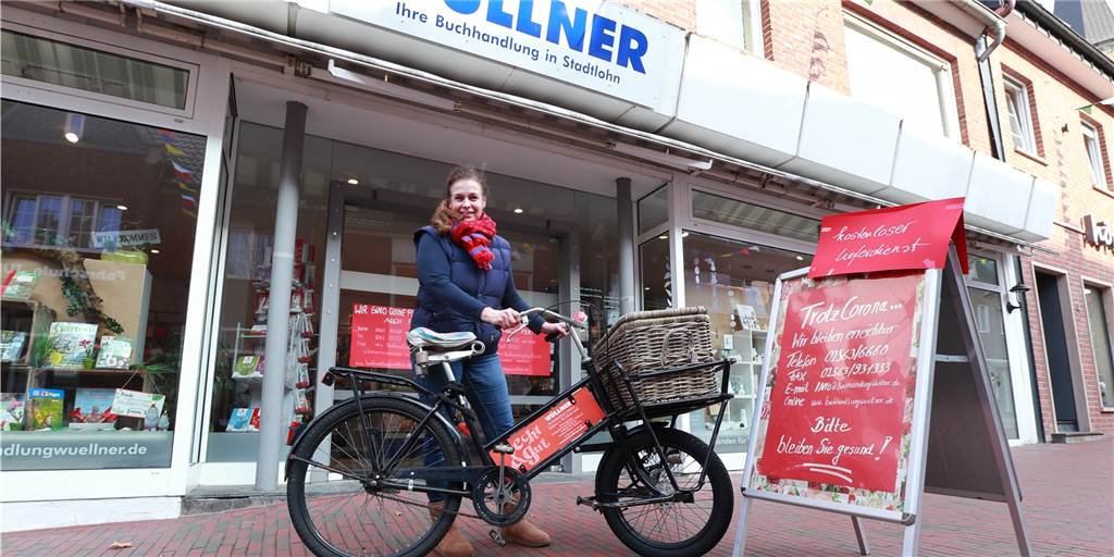 Karin Wesseler kämpft um ihre Buchhandlung und freut sich über Rückhalt der Stammkunden Bücher liefert Karin Wesseler auch mit dem Fahrrad aus.