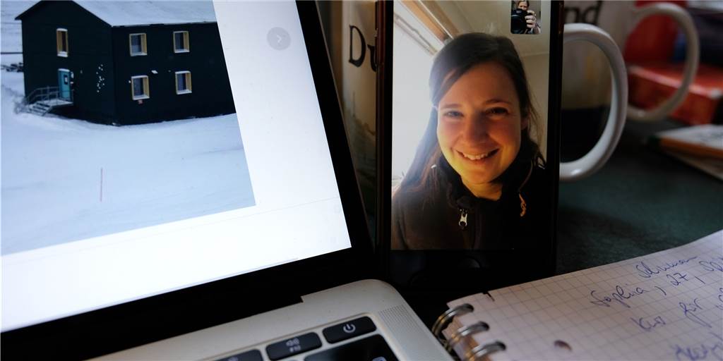 Im Interview per Video-Chat erzählt uns Sophia Schumann von ihrem Aufenthalt in Spitzbergen.