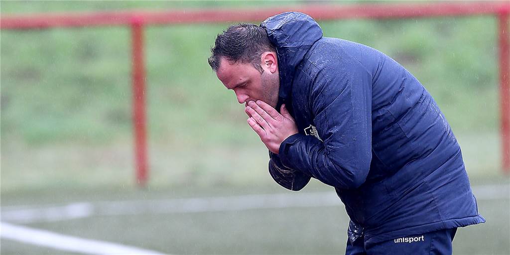 Pro & Contra: Sollte die Fußball-Saison mit dem Stand der Hinrunde gewertet werden? Pro & Contra: Sollte die Fußball-Saison mit dem Stand der Hinrunde gewertet werden?