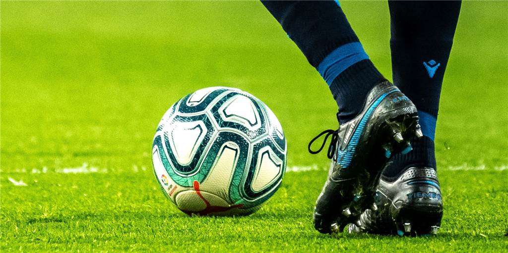 Trotz Corona: Unverbesserliche klettern in Kirchlinde über den Zaun auf den Platz Eigentlich sollte der Platz aktuell ruhen - doch in Kirchlinde gibt es immer wieder Kicker, die die Warnungen ignorieren.