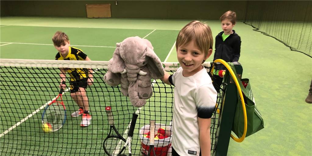 Wintersaison für Tennis-Nachwuchs des WTC 75 beendet - Zwölf Jugendteams für Sommer gemeldet Wintersaison für Tennis-Nachwuchs des WTC 75 beendet - Zwölf Jugendteams für Sommer gemeldet
