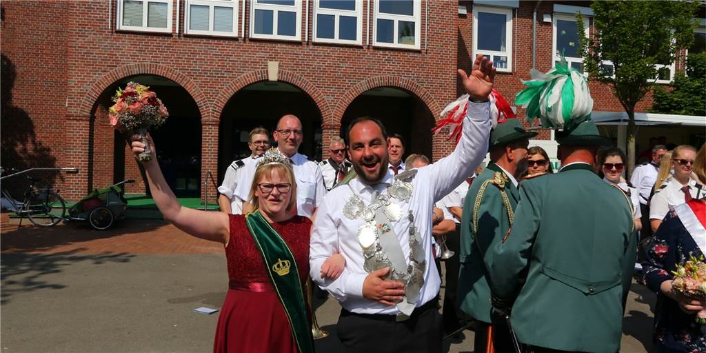 Erste Schützenfeste wegen Corona in Ahaus abgesagt: „Wir hatten die Tränen in den Augen“ König Sebastian Hollmann mit seiner Königin Heike Schwind werden das längste im Amt stehende Königspaar der Vereinsgeschichte.