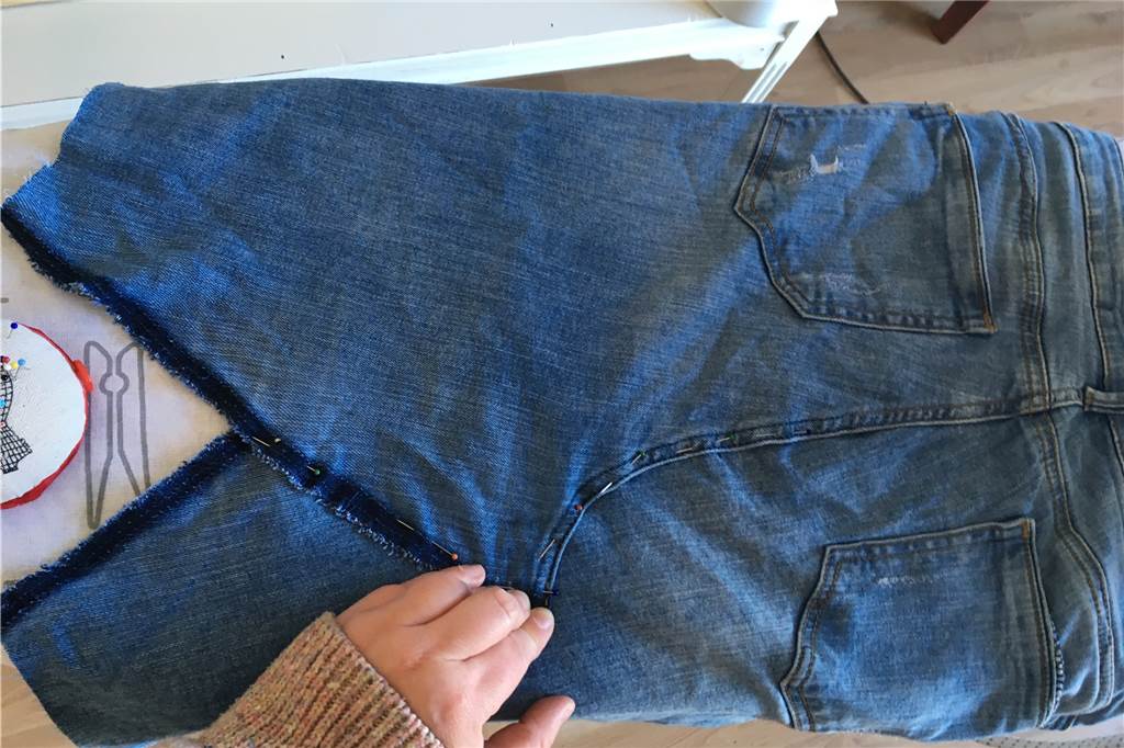 Schrank aussortiert? So machen Sie ganz einfach aus einer Jeans einen Rock für den Sommer