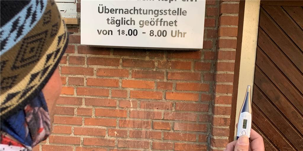 Coronavirus und Obdachlosigkeit: Schlafstellen bleiben offen, sind aber Endstationen Vorsorglich messen die Wohnungslosen in der Übernachtungsstelle in Lünen jeden Abend Fieber. Corona-Fälle gibt es hier bislang nicht.
