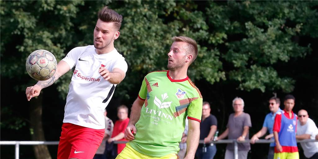 Dauerbrenner Teichmöller: „Viele Spieler wünschen sich, für Bövinghausen zu spielen“ Benjamin Teichmöller (r.) kam bisher in allen 20 Saisonspielen des TuS Bövinghausen zum Einsatz.