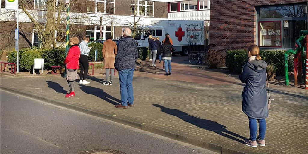 Strenge Sicherheitsvorkehrungen und spürbare Sorgen bei gut besuchter DRK-Blutspende in Heek Strenge Sicherheitsvorkehrungen und spürbare Sorgen bei gut besuchter DRK-Blutspende in Heek